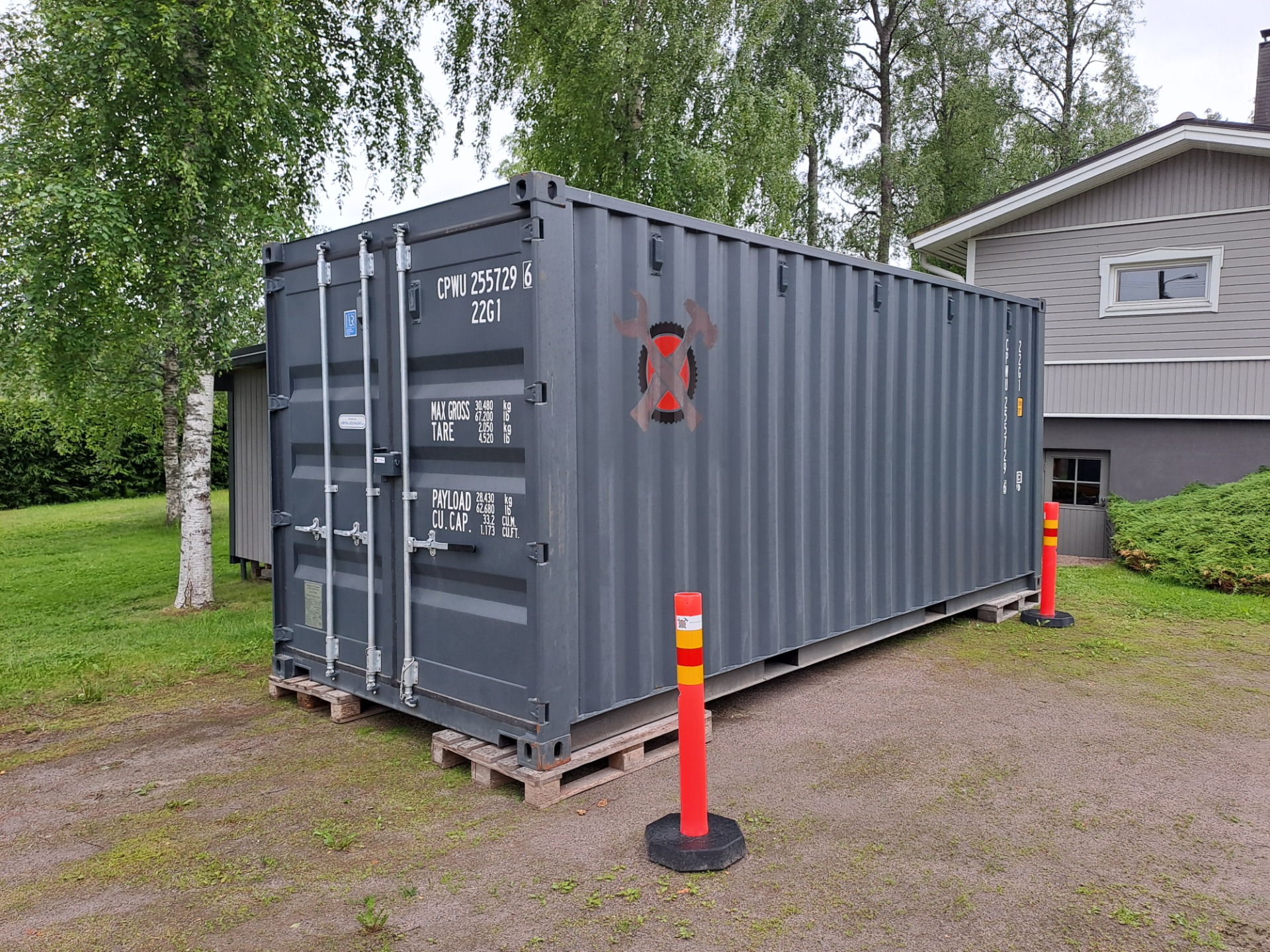 Varastokontti säilytykseen isommille työmaille/tavaroiden väliaikaiseen säilytykseen.